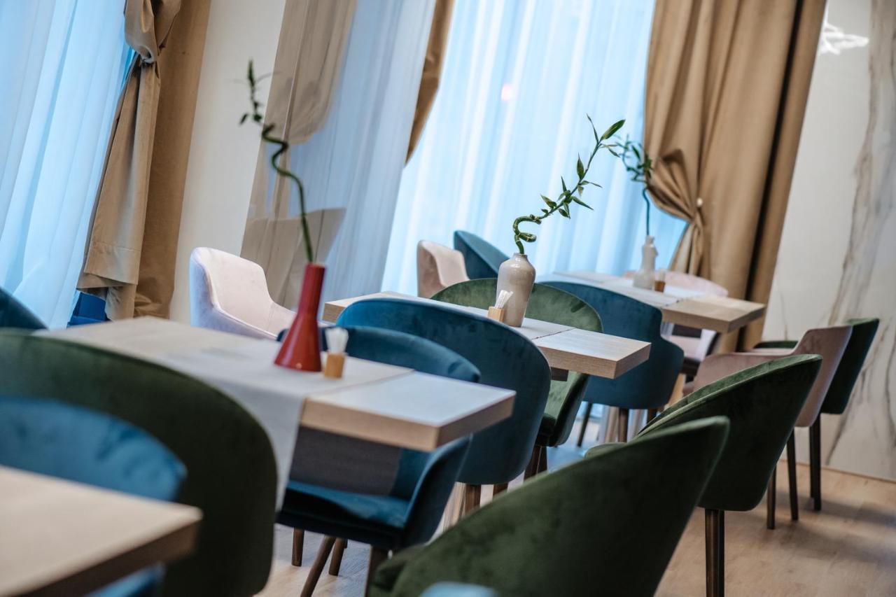 Hotel Clipa Szörényvár Kültér fotó