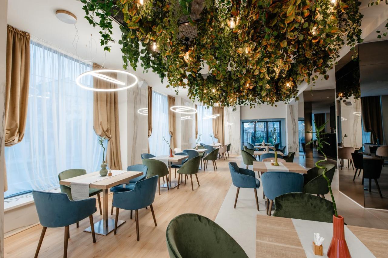 Hotel Clipa Szörényvár Kültér fotó