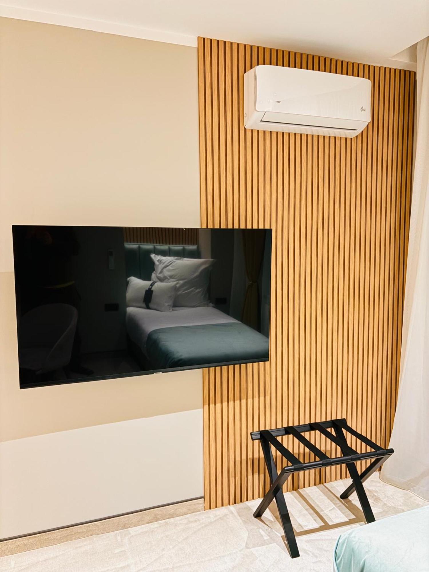 Hotel Clipa Szörényvár Kültér fotó
