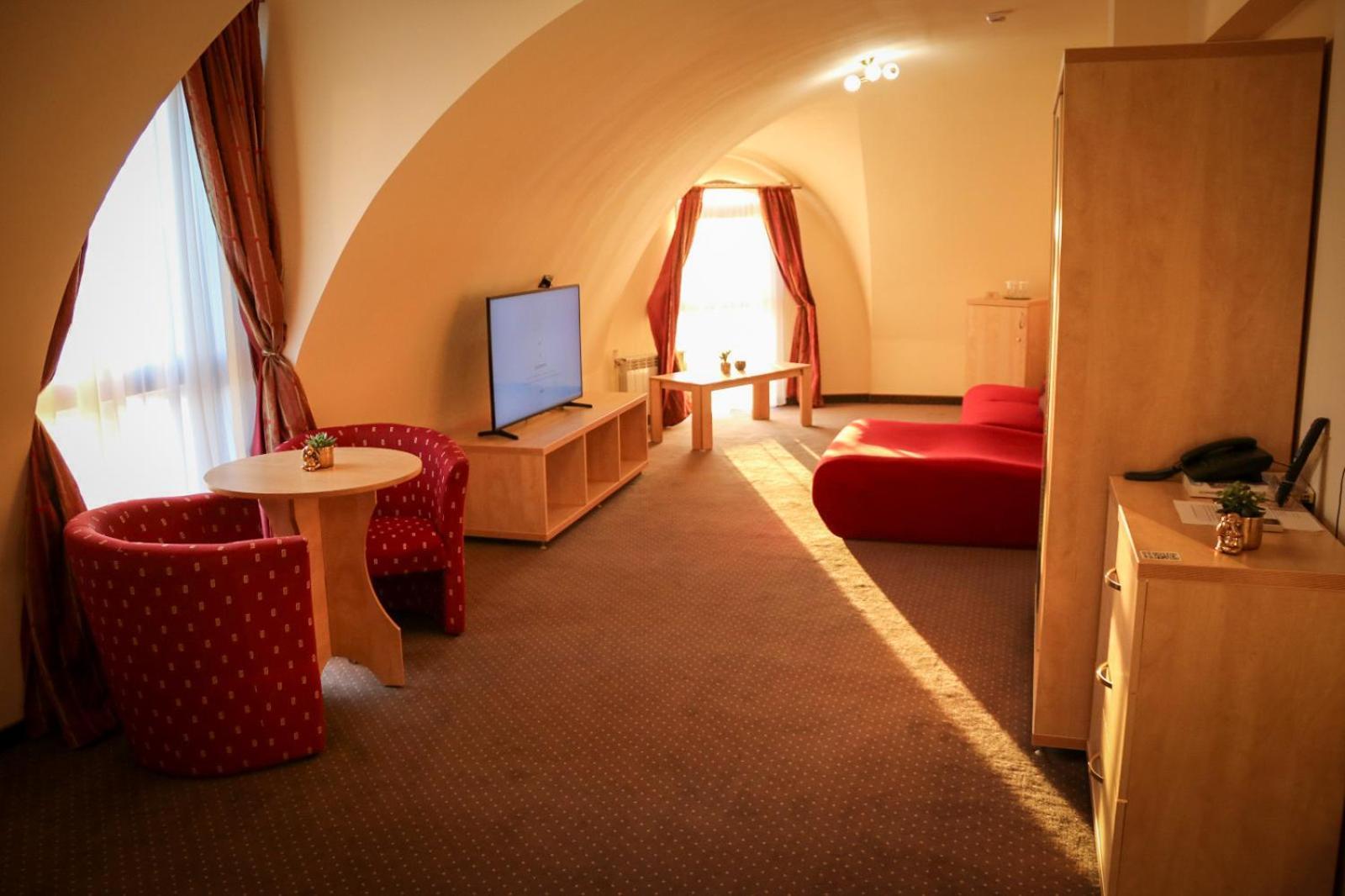 Hotel Clipa Szörényvár Kültér fotó